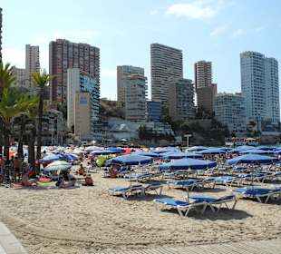 Levante Strand zur Hochsaison