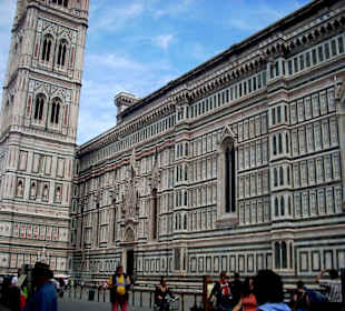 Fiancata e campanile