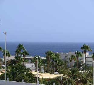 Blick auf Puerto del Carmen und Meer