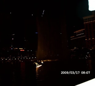 Wasserspiele vor dem Bellagis bie Nacht