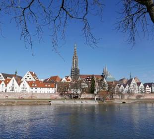 Die Stadtmauer von Neu- Ulm zu sehen