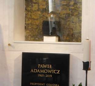 Marienkirche: Grab Paweł Adamowicz (ermordet 2019)