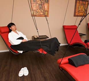 Ruheraum mit Schwebeliegen