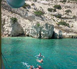 Baignade dans une crique