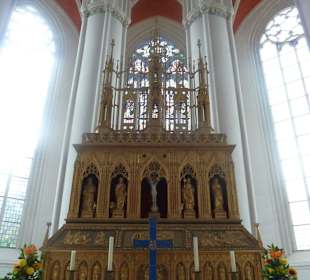 Hochaltar im Chorraum