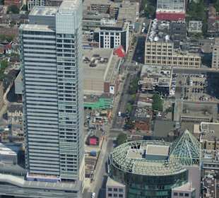 Das Hostel vom CN-Tower gesehen