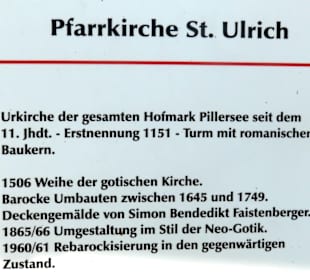 Hinweistafel an der Kirche