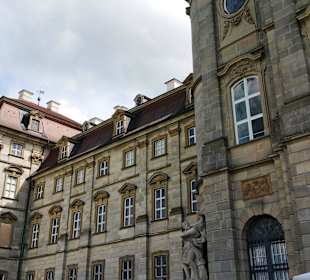 Ganze Front vom Schloss