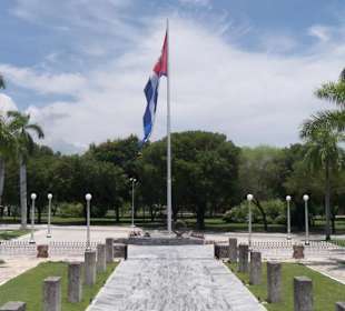 Vor der Grabstätte José Martí's