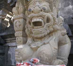 Posąg w świątyni Lawah Goa