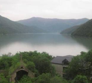 Blick nach Süden auf den Stausee des Aragwi 
