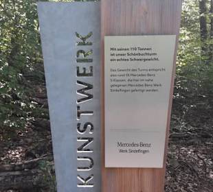 Infotafel auf dem Weg vom Parkplatz zum Turm