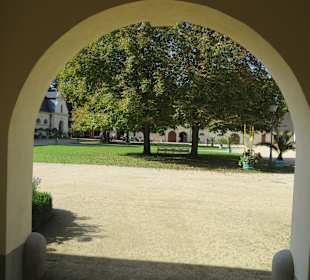 Blick auf Schloßvorwerk (Marstall, Remise)