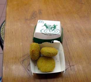 Essen auf dem Bahnhof