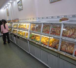 Lange Auslage der Bäckerei