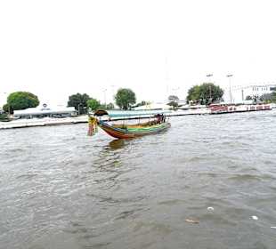 Mit dem Hop and Hop Boot Bangkok entdecken