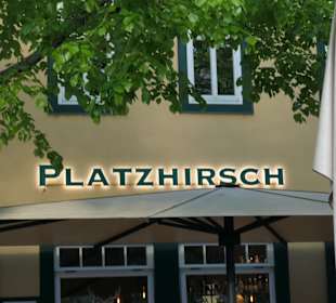 Zum Abendessen beim Restaurant Platzhirsch