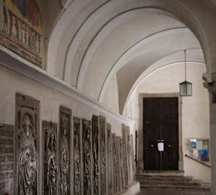 Der unbemalte Zugang zum Kreuzgang