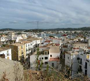 Über den Dächern von Ibiza Stadt