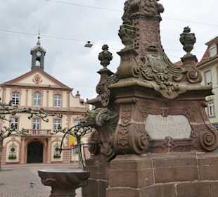 Der Alexiusbrunnen auf dem Marktplatz von Rastatt