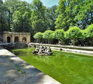 An der Unteren Grotte der Eremitage