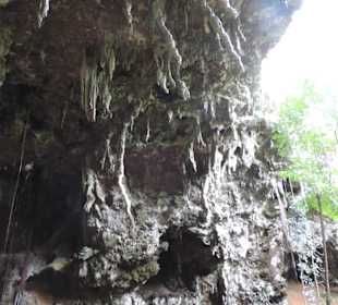 Höhle dunkel, Taschenlampe mitnehmen