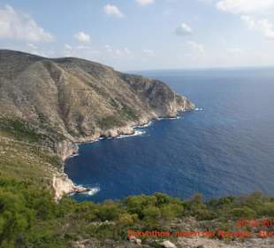 Felsenformation links der Navagio Bucht