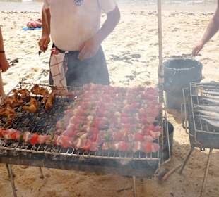 Es gibt leckere Fleischspiesse..
