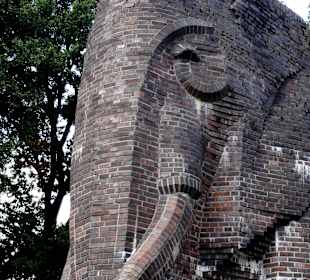 Der Elefant als Antikolonialdenkmal