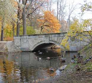 Мостик в парке
