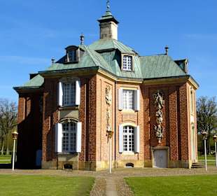 Das Hauptschloss im Zentrum der Anlage
