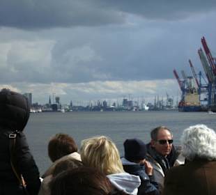 Fähre 62: Blick den Hamburger Hafen (Burchardkai)