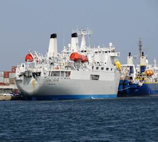 Seekabel-Verleger am Kai