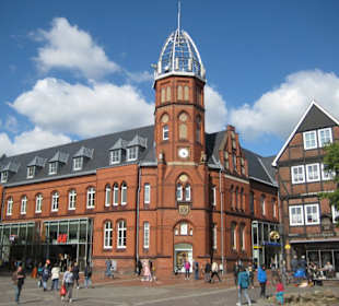 Eiscafé Sebastiano mit Blick zur alten Post,