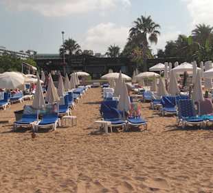 Strand mit Blick zur Bar