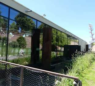 Schwimmendes Bootshaus