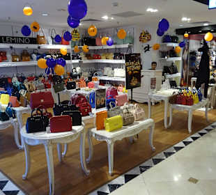 Im Shoppimgcenter unterwegs