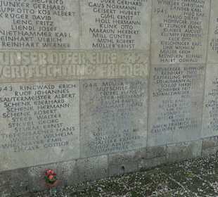 Gefallenendenkmal am Friedhof Holzhausen