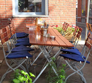 Sitzplätze auf der Terrasse des Paulaner's