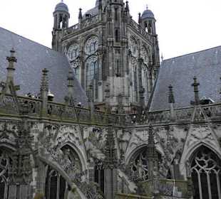 Auf dem Dach der Kirche