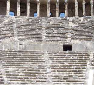Blick auf die Zuschauerreihen