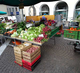 Rundgang über den Bauernmarkt auf dem Rathausplatz