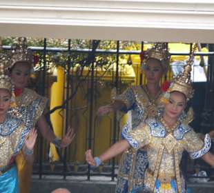 Erawan Schrein; Tänzerinnen