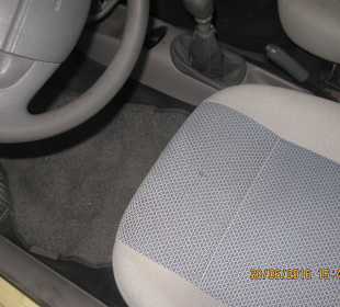 Fahrersitz mit kleinem Loch