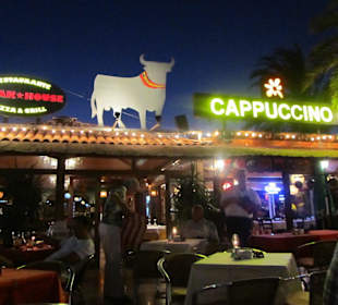 Restaurant vor dem Hotel