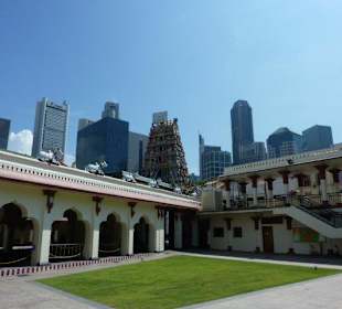 Der Tempel und die Skyline