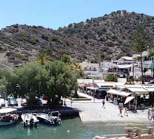 Blick zu den Hafentavernen