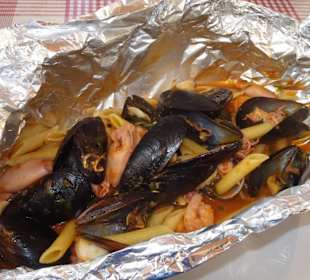 Penne mit Meeresfrüchten im Ofen gegart