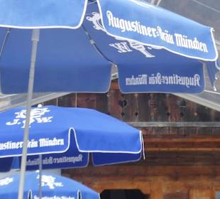 Wanderpause bei der Kaiserschmarrn-Alm