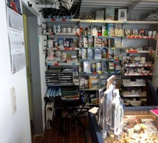 Der Museumsshop an der Kasse